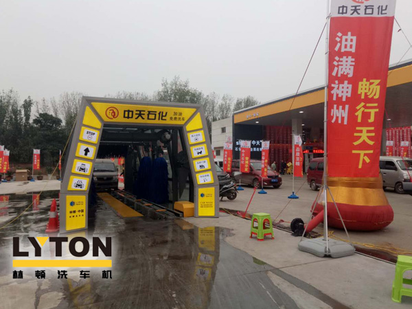 FX-11-7七刷隧道式連續洗車機整機航空鋁合金材質加工而成，國際高端洗車機制造工藝。外形美觀新穎、大方。