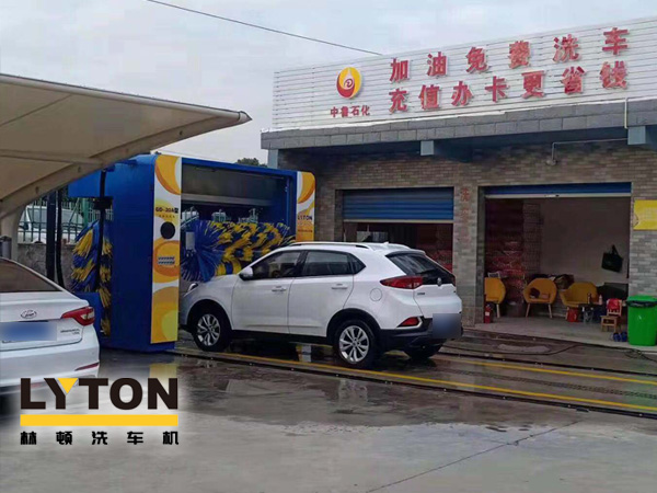 中魯石化加油站配置GD-20A型龍門往復(fù)式全自動電腦洗車機！加油也可免費洗車機啦！