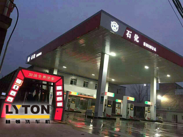 全自動(dòng)洗車機(jī)設(shè)備——加油站、洗車店青睞！車友喜愛！Why？